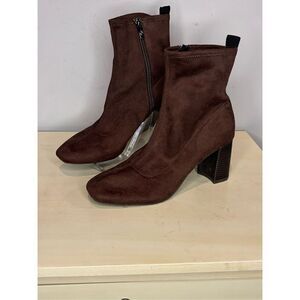 Donald Pliner Women's Cattie Block Heels Side Zip Ankle Bootie Brown‎ Size 8.5